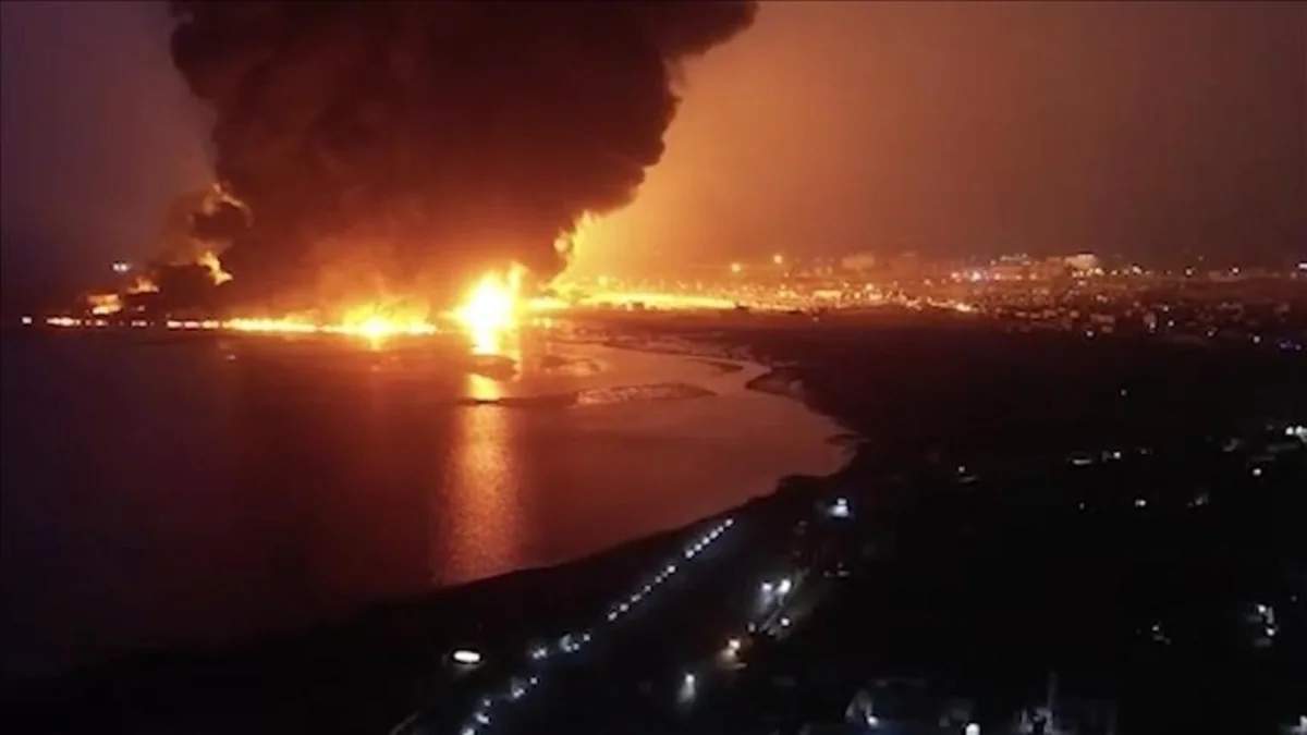 Yemeni port of Hodeida suspends operations after Israeli strikes