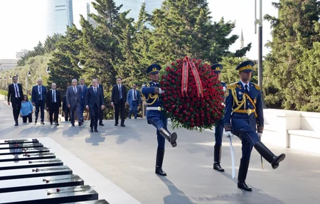 Albaniyanın Prezidenti Şəhidlər xiyabanını ziyarət edib
