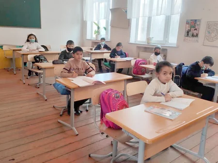 Üzü sipərli müəllimlər, maskalı şagirdlər  - FOTOREORTAJ