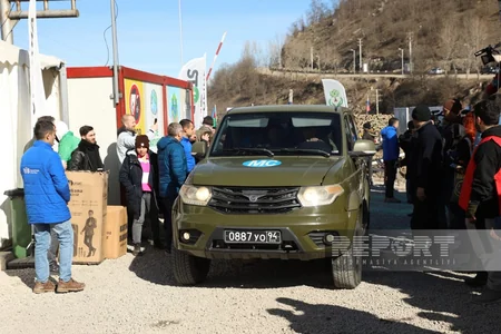 Total of 30 vehicles of peacekeepers move freely through Khankandi-Lachin road