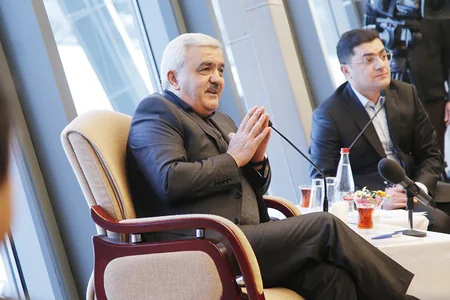 SOCAR prezidenti neftçi gənclərlə görüşüb
