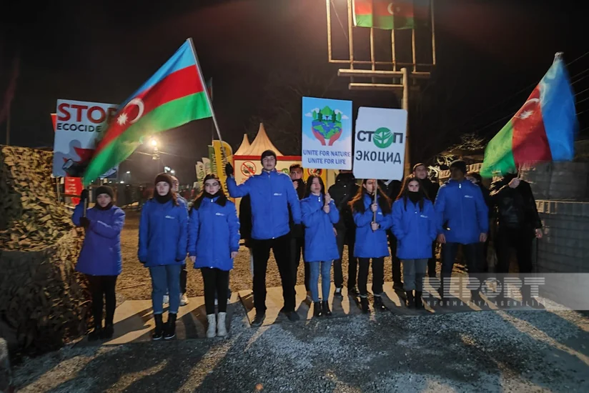 На дороге Ханкенди-Лачын продолжается акция протеста с требованием положить конец экотеррору