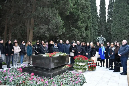 Görkəmli bəstəkar Qara Qarayevin doğum günündə məzarı ziyarət olunub