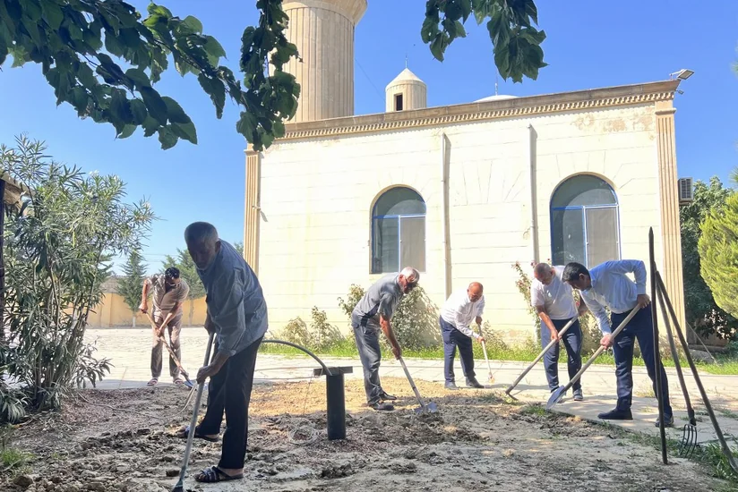Sumqayıt və Abşerondakı məscidlərin, kilsələrin ətrafında abadlıq, yaşıllaşdırma işləri aparılıb