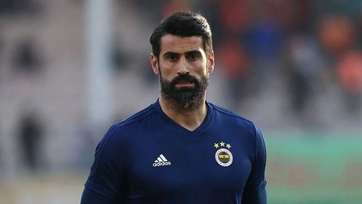 Volkan Demirel Fənərbağçadan ayrıldı - RƏSMİ