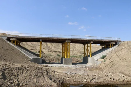 Səngəçal-Umbakı avtomobil yolundakı iki qəzalı körpü bərpa edilib