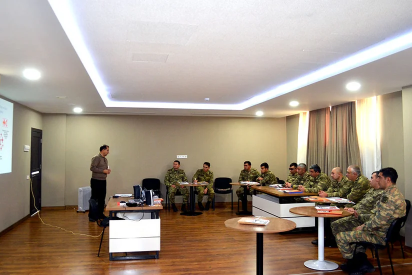 Müdafiə Nazirliyi və BQXK hərbçilər üçün seminar keçirib