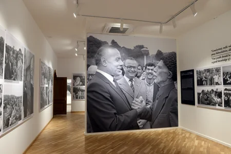 “Xarıbülbül” festivalının qonaqları “Heydər Əliyev və Qarabağ” sərgisində iştirak edib