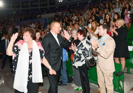 Prezident və birinci xanım Müslüm Maqomayevin xatirəsinə həsr olunan gecədə iştirak edib