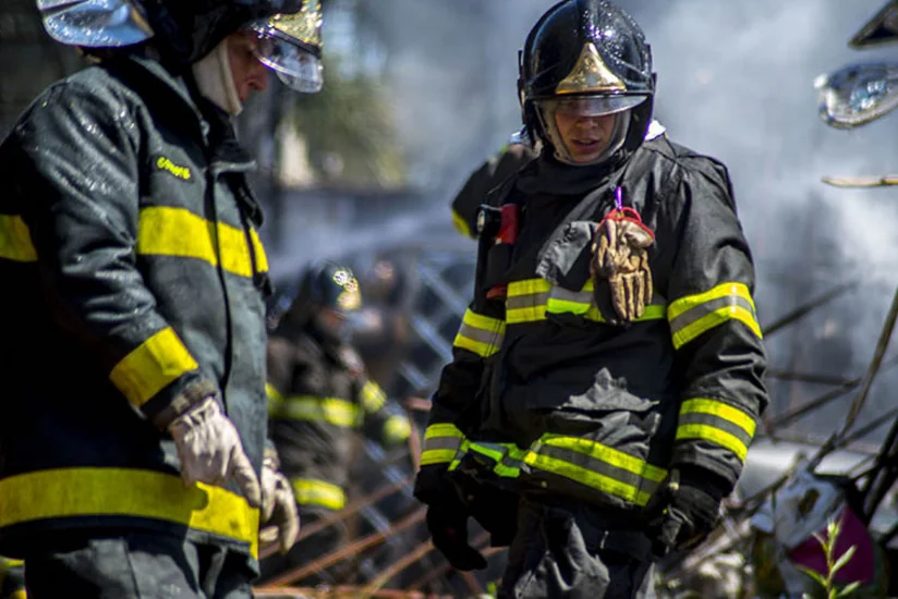 Три человека погибли в результате падения самолета на дом в Бразилии