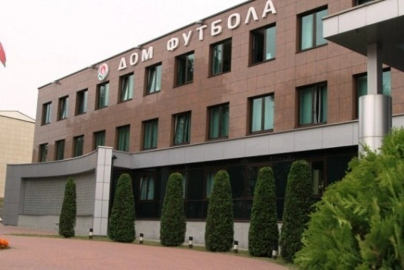 UEFA Belarus Futbol Federasiyasını cəzalandırıb