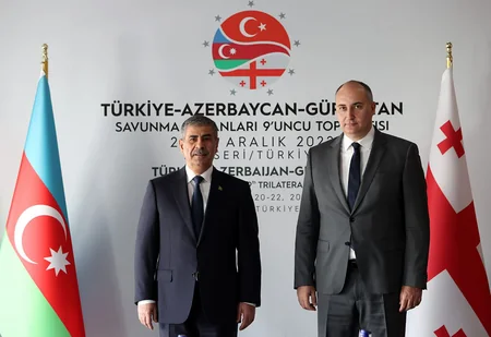 Azerbaijani, Georgian defense ministers discuss regional security