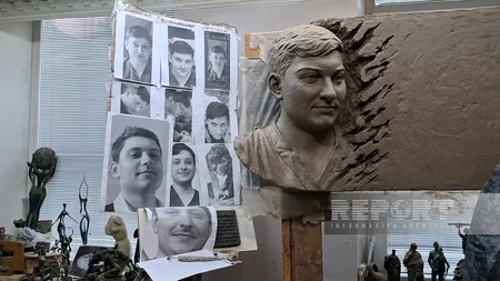 Azerbaijani sculptor creating under 'rocket rain' in Ukraine's Kharkiv - PHOTOS