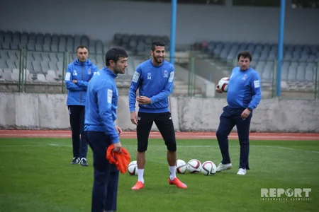 ​Azərbaycan millisi İsmət Qayıbov adına Bakıxanov qəsəbə stadionunda məşq edib - FOTO