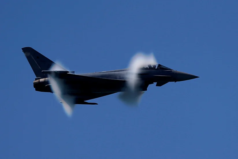 Истребитель ВВС Италии разбился во время авиашоу, погиб пилот - ВИДЕО