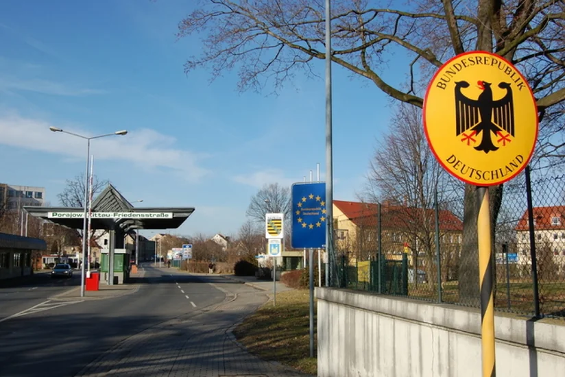 Германия ужесточила правила въезда из России и Португалии