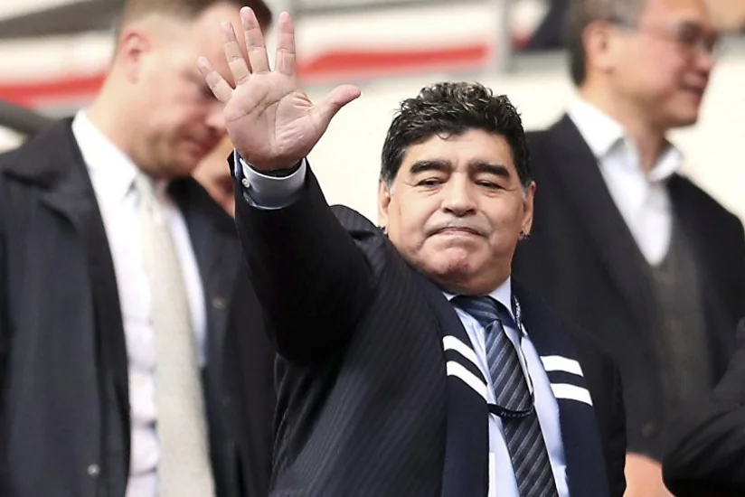 Rəhbərlik etdiyi klubun oyunu zamanı Maradonanın başqa komandaya taktiki məşğələ keçdiyi üzə çıxıb