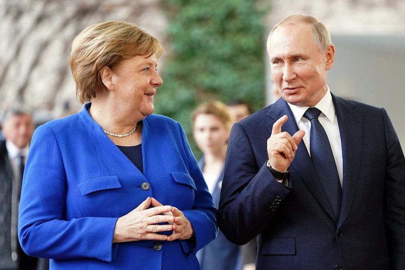 Putin və Merkel Moskvada bəzi məsələləri müzakirə edəcəklər