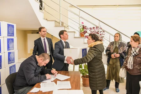 Heydər Əliyev Fondu aztəminatlı ailələrə ənənəvi Novruz sovqatları paylayır