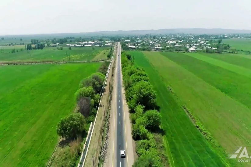 Yevlaxda kənd yolu yenidən qurulub