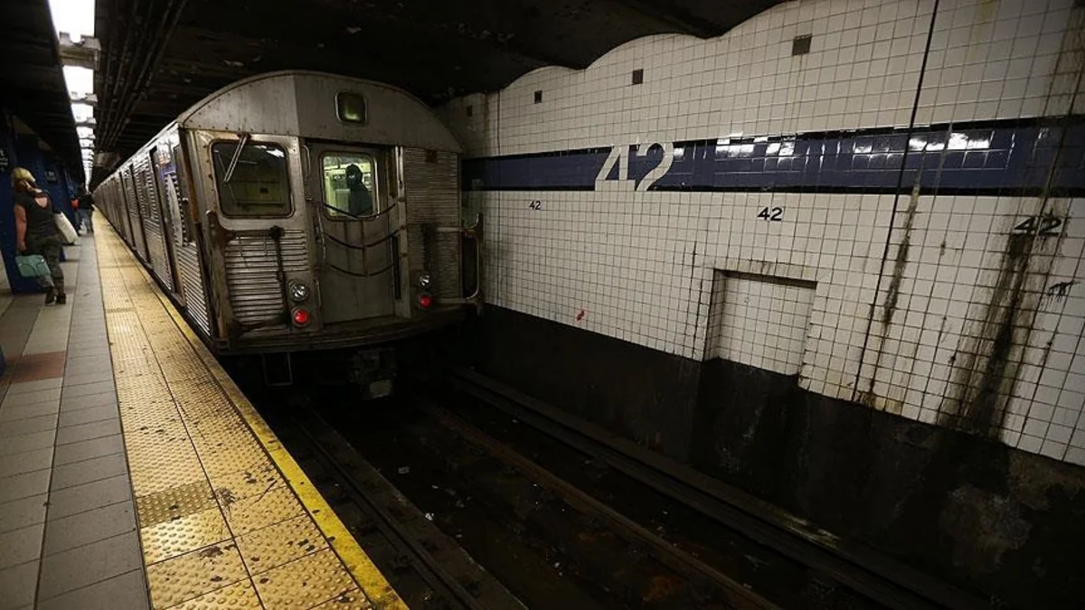 Nyu-York metrosunda sərnişinlərə hücum olub, ölənlər və yaralananlar var