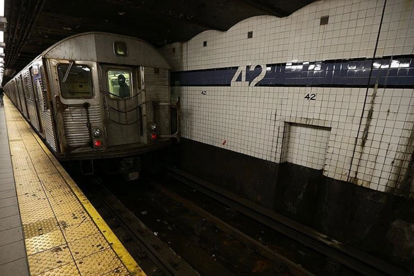 Nyu-York metrosunda sərnişinlərə hücum olub, ölənlər və yaralananlar var