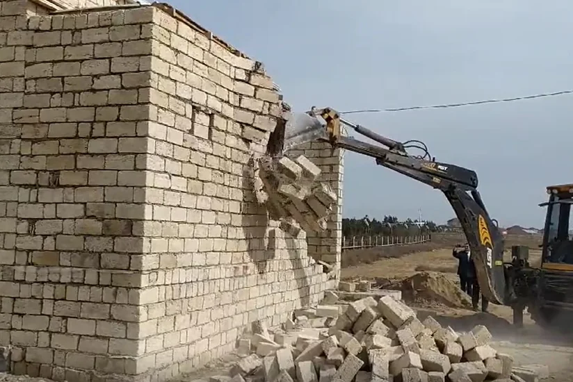 Qalada qanunsuz tikililər sökülüb