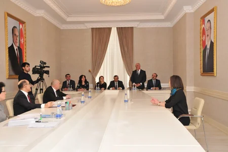 Əbülfəs Qarayev Xırdalanda vətəndaşlarla görüşüb