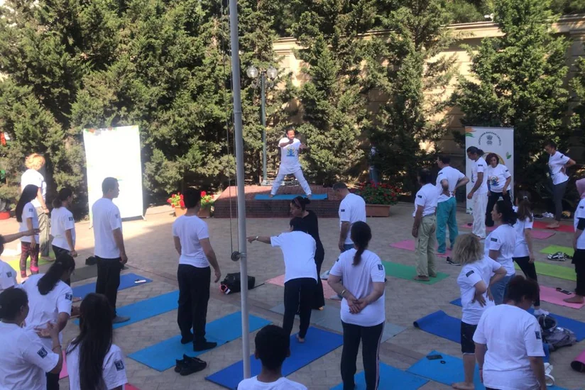 В Баку отметили 8-ой Международный день йоги