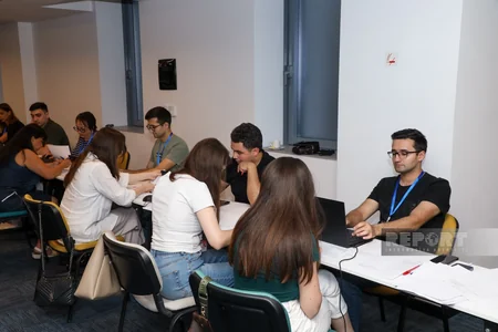 Italy's SWG S.P.A: Citizens actively participating in exit poll, 10,000 questionnaires already collected
