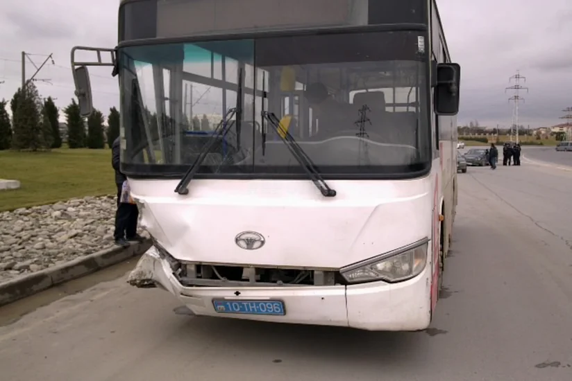 ​Bakıda avtobus qəza törədib, yaralanan var - FOTO