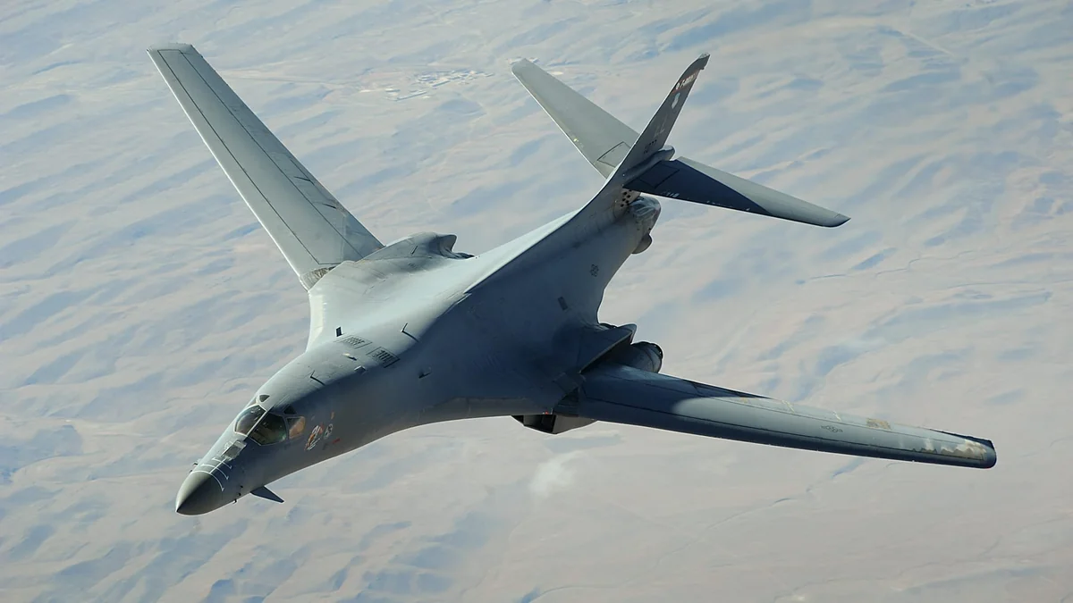 Стратегические бомбардировщики США B-1B впервые сели в Швеции