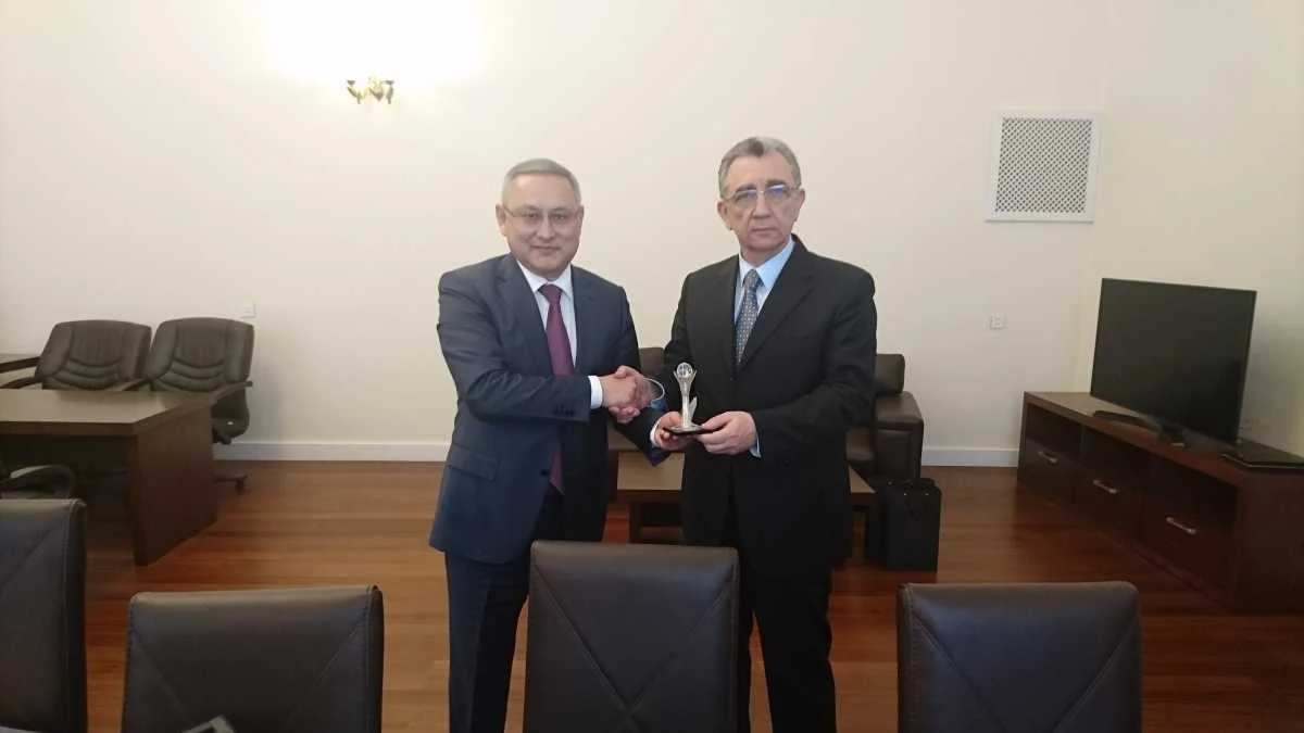 Qazaxıstan səfiri Bakı Şəhər İcra Hakimiyyətinin başçısı ilə əməkdaşlıq məsələlərini müzakirə edib