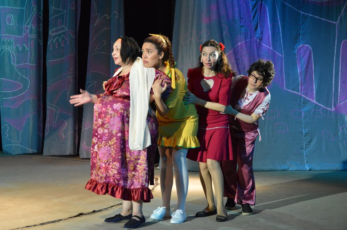 Gənc Tamaşaçılar Teatrı mövsümü Qohumlar müziklı ilə başa vurub