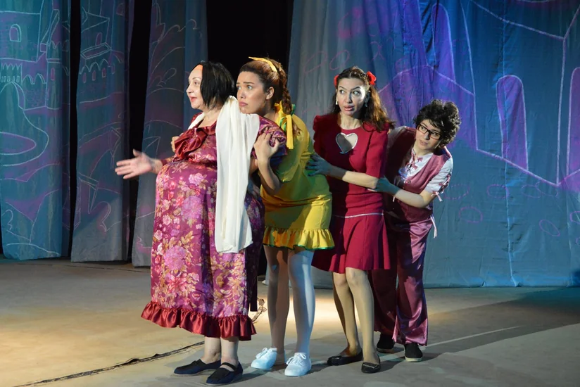 Gənc Tamaşaçılar Teatrı mövsümü Qohumlar müziklı ilə başa vurub