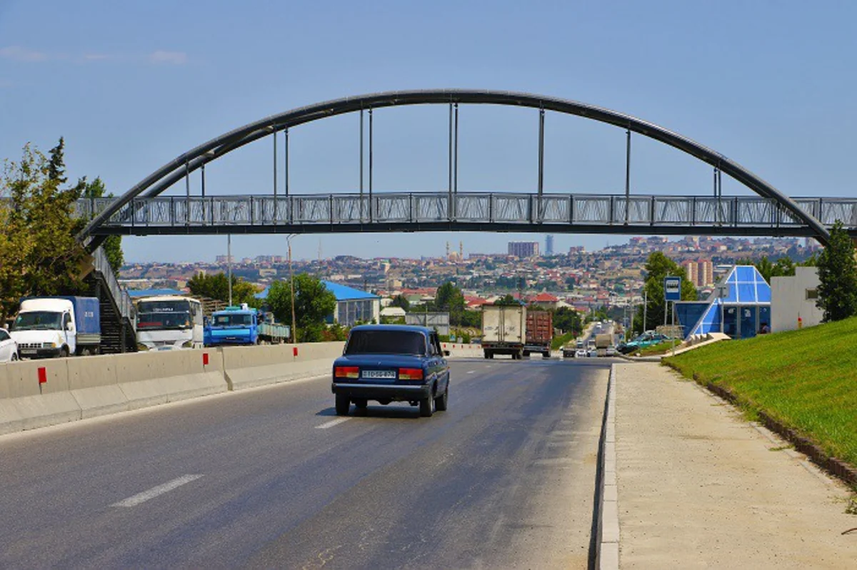Sulutəpədə yeni yerüstü piyada keçidi inşa olunub