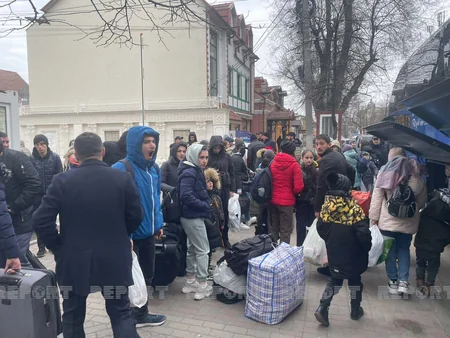Next group of Azerbaijanis crossing from Ukraine to Moldova leaves for homeland