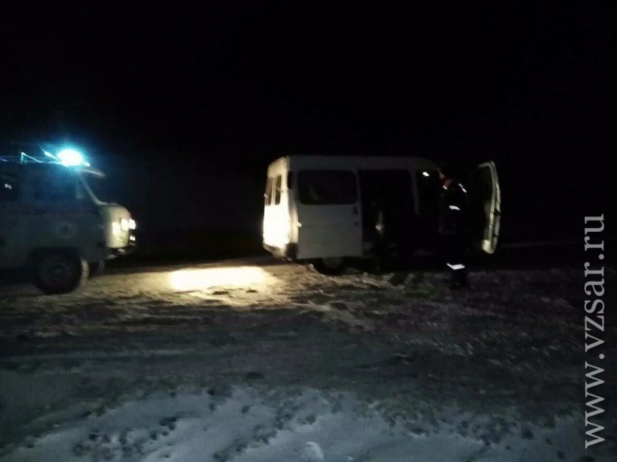 Rusiyada azərbaycanlılar qarlı yolda qalan avtobusdan təxliyyə olunublar - FOTO