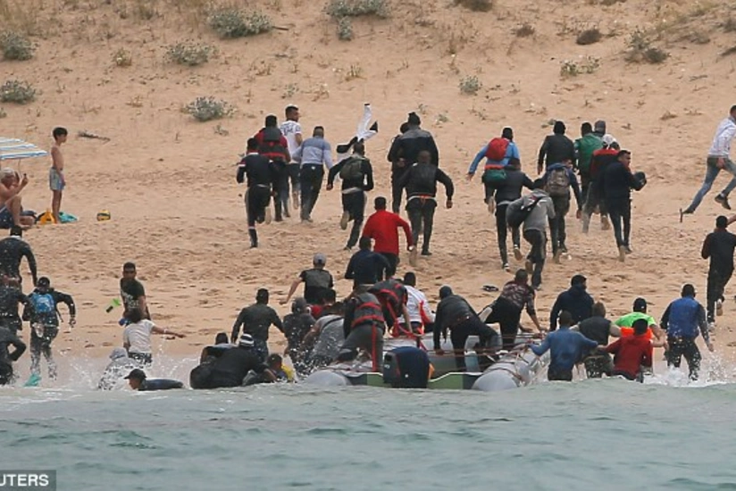 Не менее пяти мигрантов погибли, пытаясь добраться до берегов Канарских островов