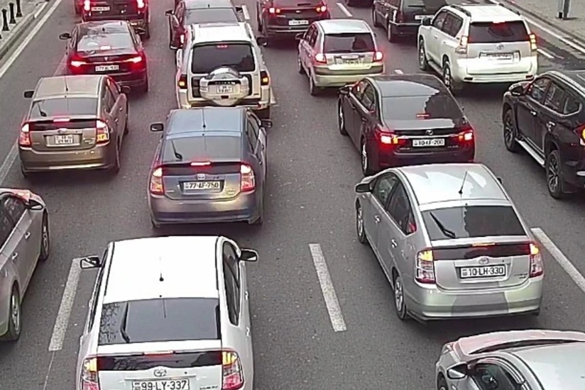 Bakıda tıxac yaranan yolların adları açıqlanıb