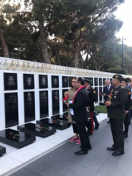 Turkish embassy officials visit Martyrs’ Lane, Turkish Martyrs’ Memorial in Baku