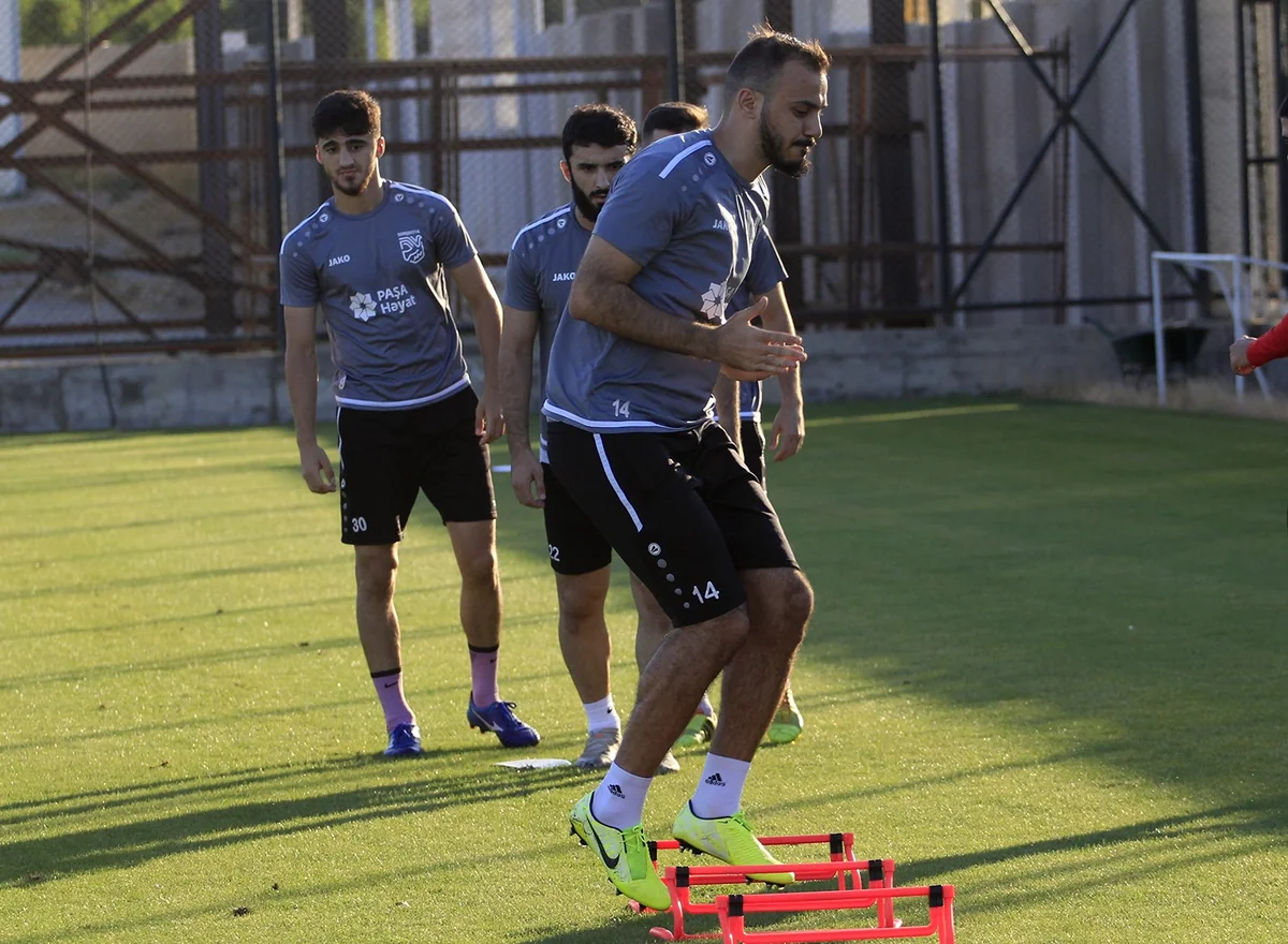 Sumqayıt iki hücumçu transfer edir, 3 futbolçu ilə vidalaşıb