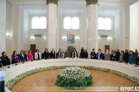 Prezident mükafatları qadınlara təqdim olundu - FOTO