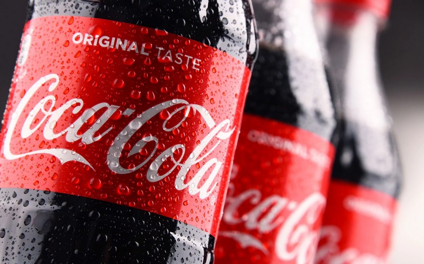 Coca-Cola разливает напитки на ОИ в Париже из запрещенного организаторами пластика