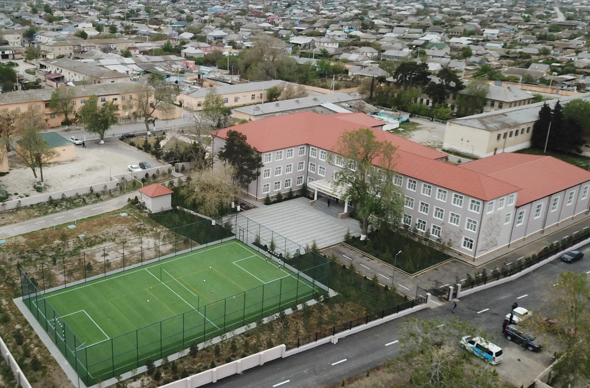 İlham Əliyev və Mehriban Əliyeva Neftçalada yeni inşa olunan məktəbin açılışında iştirak ediblər - YENİLƏNİB