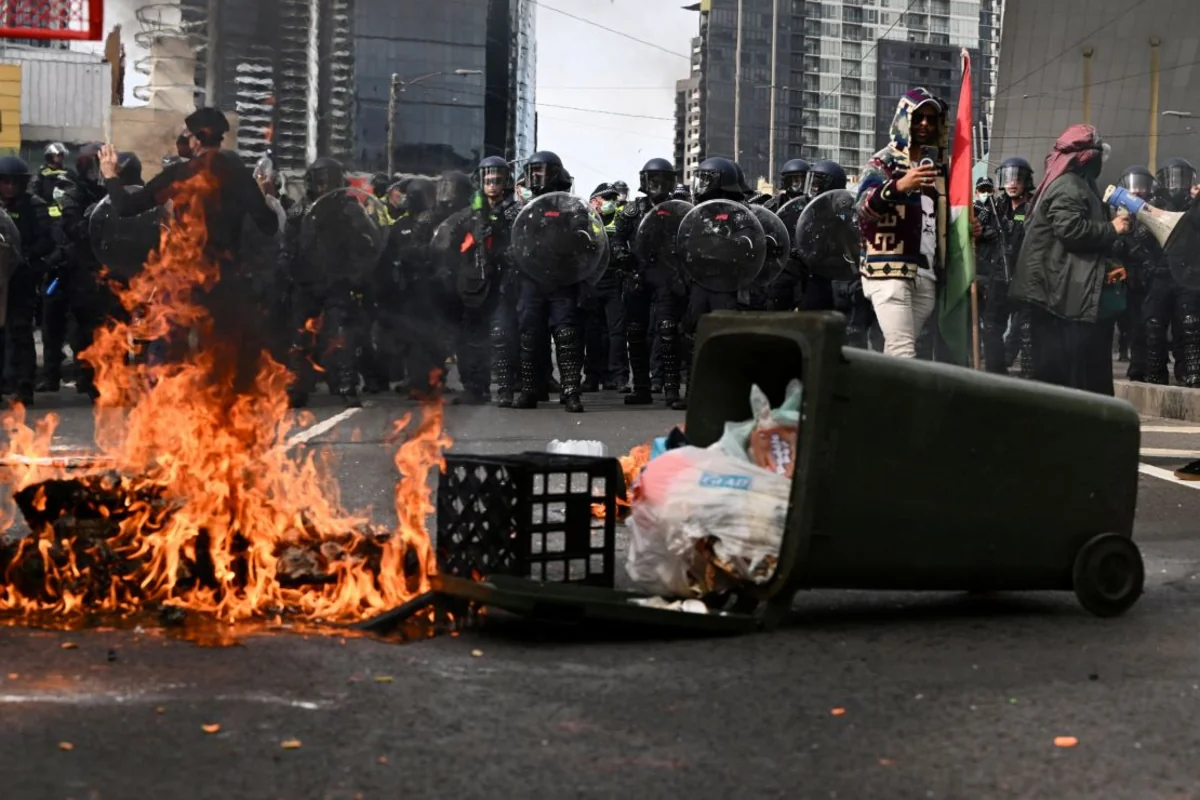 В Мельбурне антивоенный протест завершился беспорядками и стычками с полицией