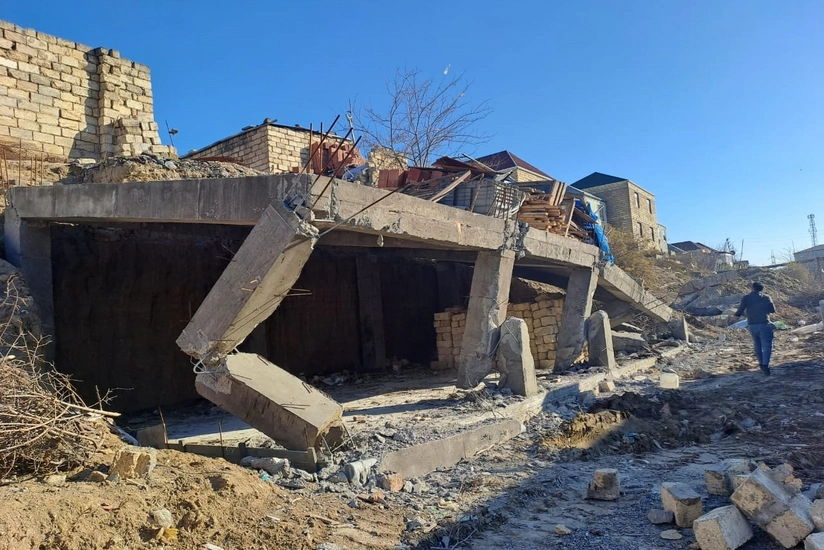 Xırdalanda qanunsuz tikili sökülüb