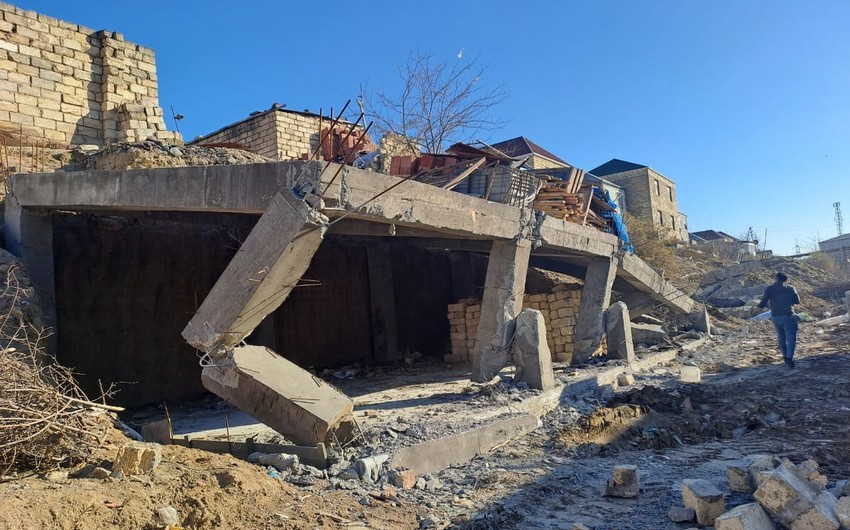 Xırdalanda qanunsuz tikili sökülüb