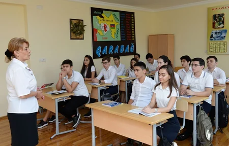 Bakı məktəblərində ilk dərslər vətənpərvərlik mövzularına həsr olunub