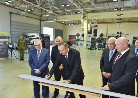 Президент Азербайджана принял участие в презентации БПЛА Zərbə